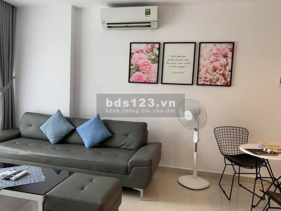 Cho thuê căn hộ Sky Center quận Tân Bình, 80m2 2PN, 2WC, giá 14tr. Full NT, LH: 0765568249 Anh Văn