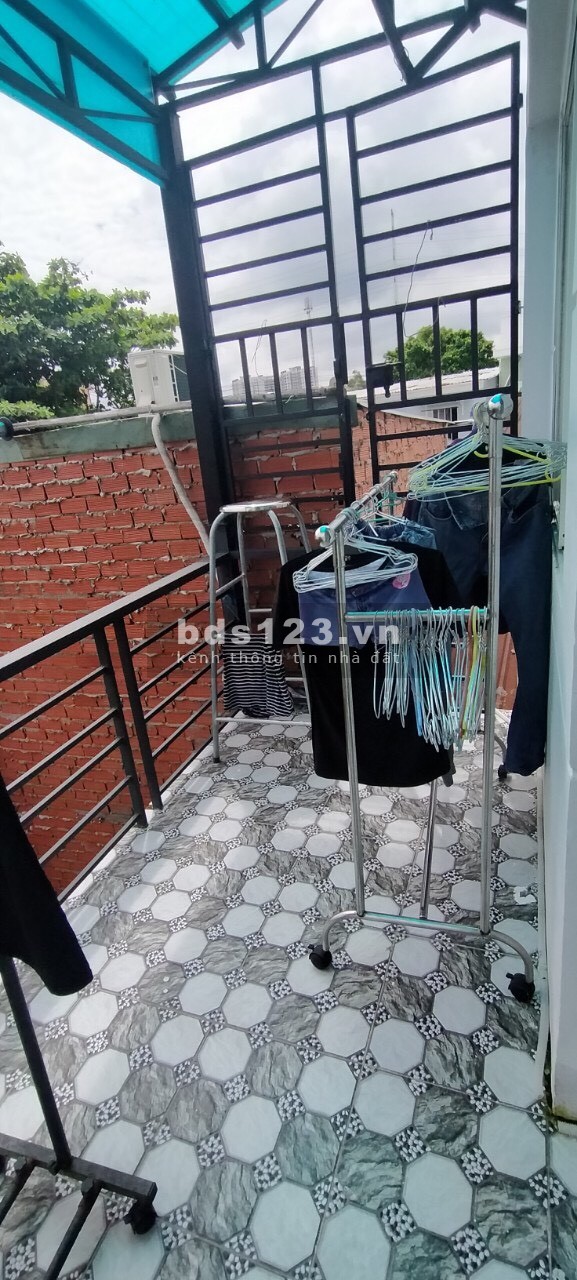 Cần bán gấp nhà 3.3x10m, 1 lầu, giá 1.3 tỷ hẻm Quốc Lộ 50 (gần Nguyễn Văn Linh)
