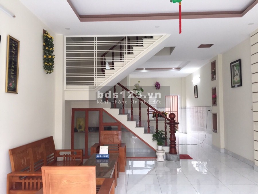 GD LÀM ĂN THUA LỖ BÁN GẤP NHÀ CẤP 4 + LÔ ĐẤT 300M2 (10X30M2) NGAY CHỢ GIÁ RẺ