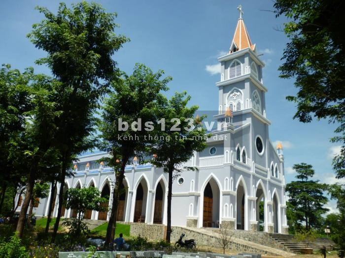 Cần BÁN lô đất nhánh đường quốc lộ, gần chợ, trường học,nhà thờ giá chỉ 600 triệu