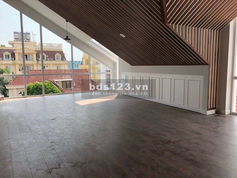 Cho thuê Villa 450m2 trệt 2 lầu áp mái 5P,sân vườn,NTCB Thảo Điền Quận 2