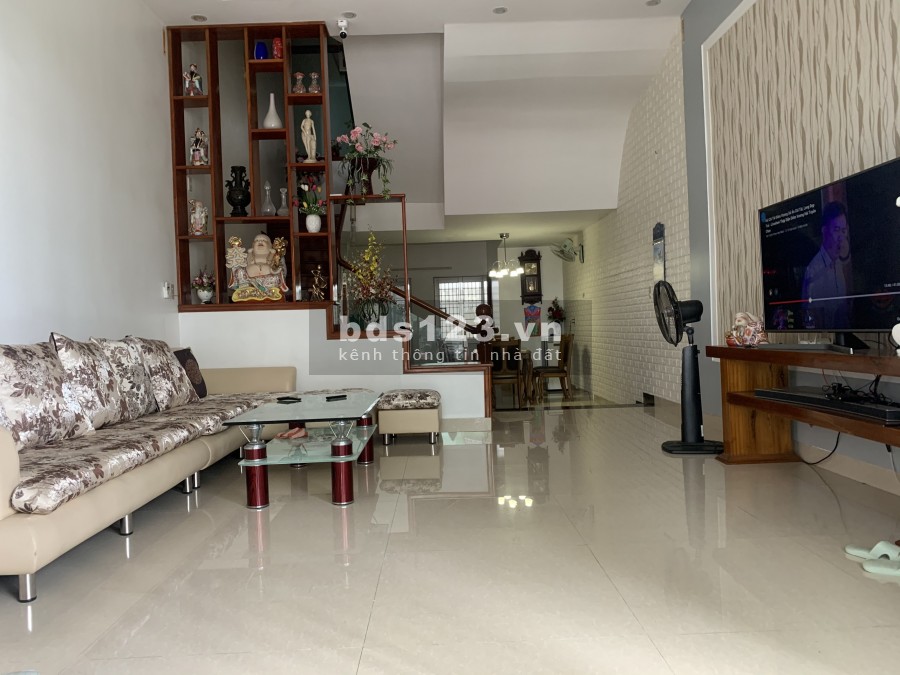 Nhà mặt tiền đường 12m, ngay trung tâm thành phố, giá hấp dẫn