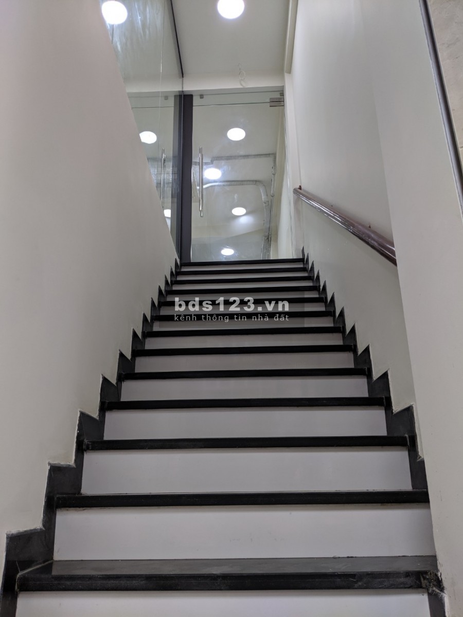 Sàn văn phòng 36 m2, 59 Trần Quang Diệu, phường Ô Chợ Dừa, Quận Đống Đa, Hà Nội.