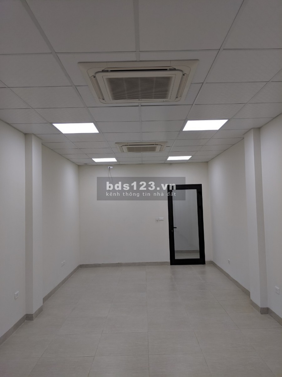 Sàn văn phòng 36 m2, 59 Trần Quang Diệu, phường Ô Chợ Dừa, Quận Đống Đa, Hà Nội.