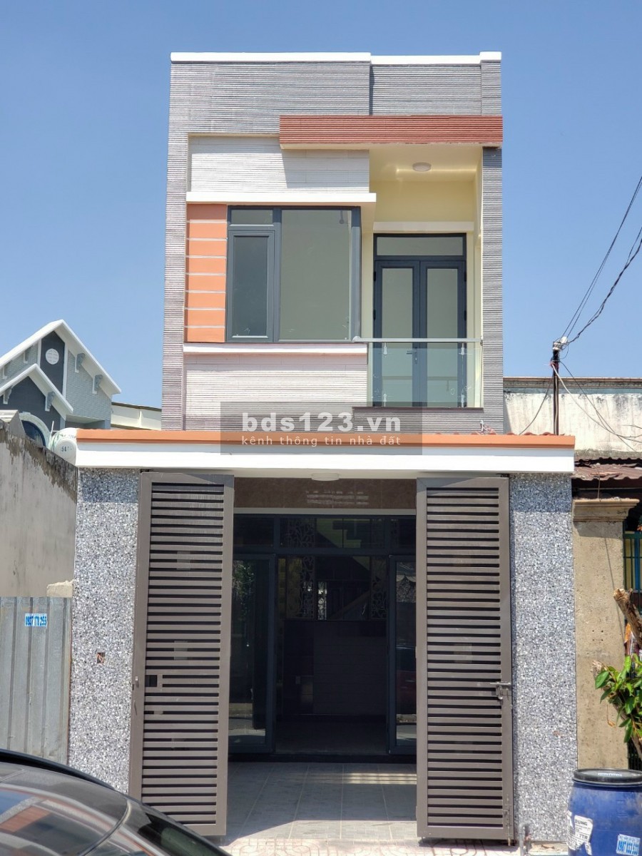 Bán nhà sân ô tô, 3PN, 2 WC, bếp rộng rãi ngay ngã tư Miếu Ông Cù Thuận An