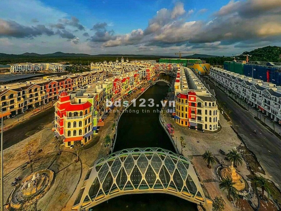 MỞ BÁN SHOPHOUSE KỀ CASINO PHÚ QUỐC - ĐẦU TƯ 4 TỶ THU VỀ SAU 2 NĂM 8 TỶ . LIÊN HỆ 0909 607604