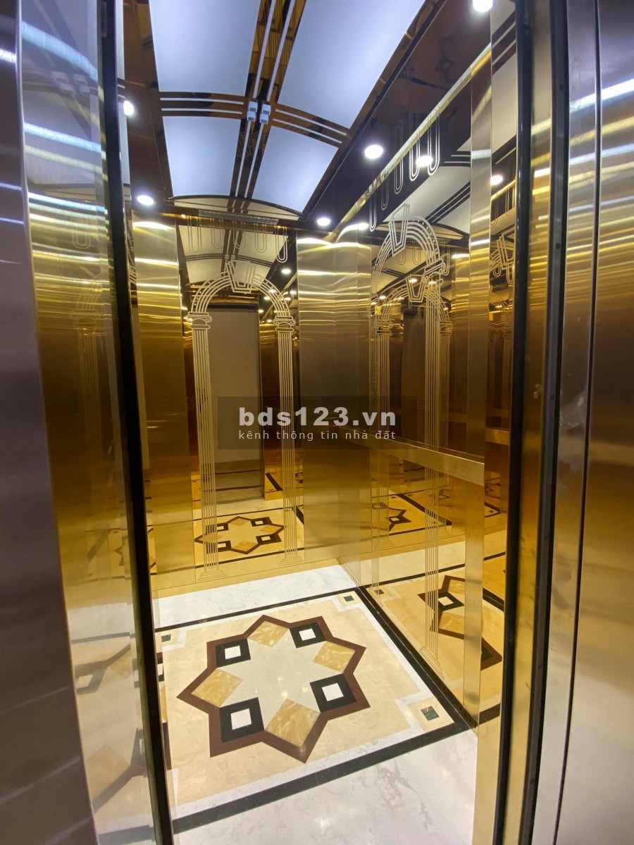 Bán gấp nhà đẹp Hồng Tiến( Nguyễn Văn Cừ), Long Biên, 62m2, 5 tầng, Mt 4.2m, thang máy, gara, 8.2 tỷ.