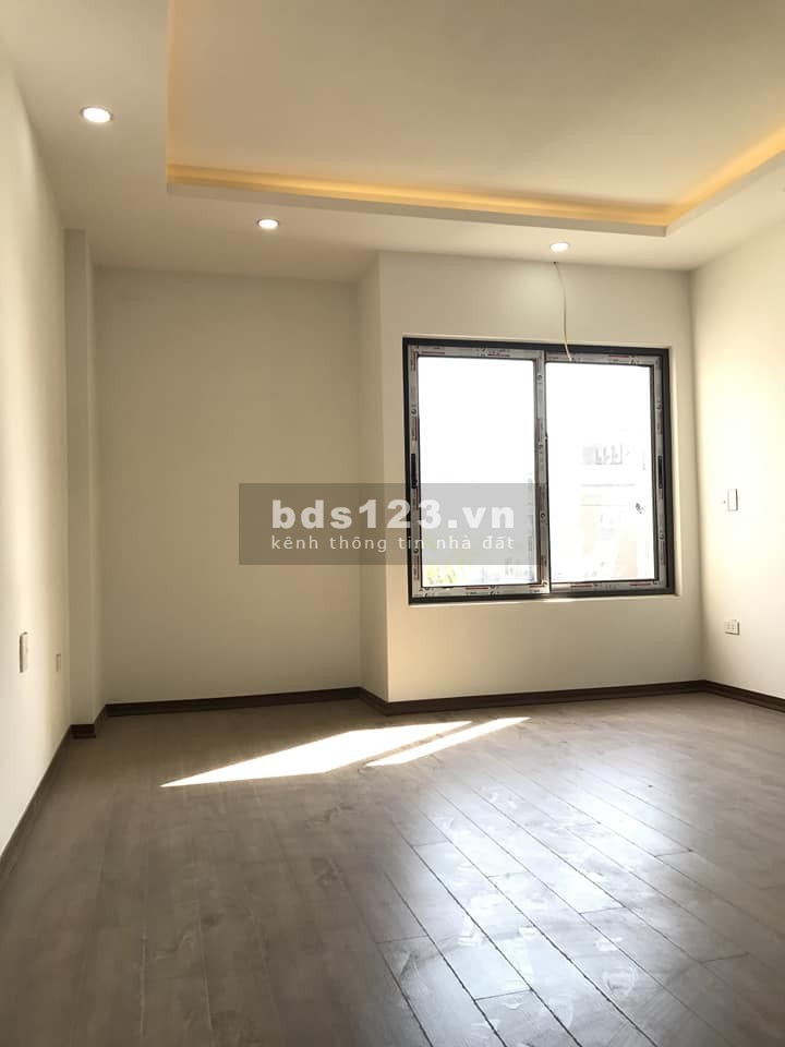 Hoàng Quốc Viết 3 MẶT NGÕ Ô TÔ VÀO NHÀ THANG MÁY KINH DOANH