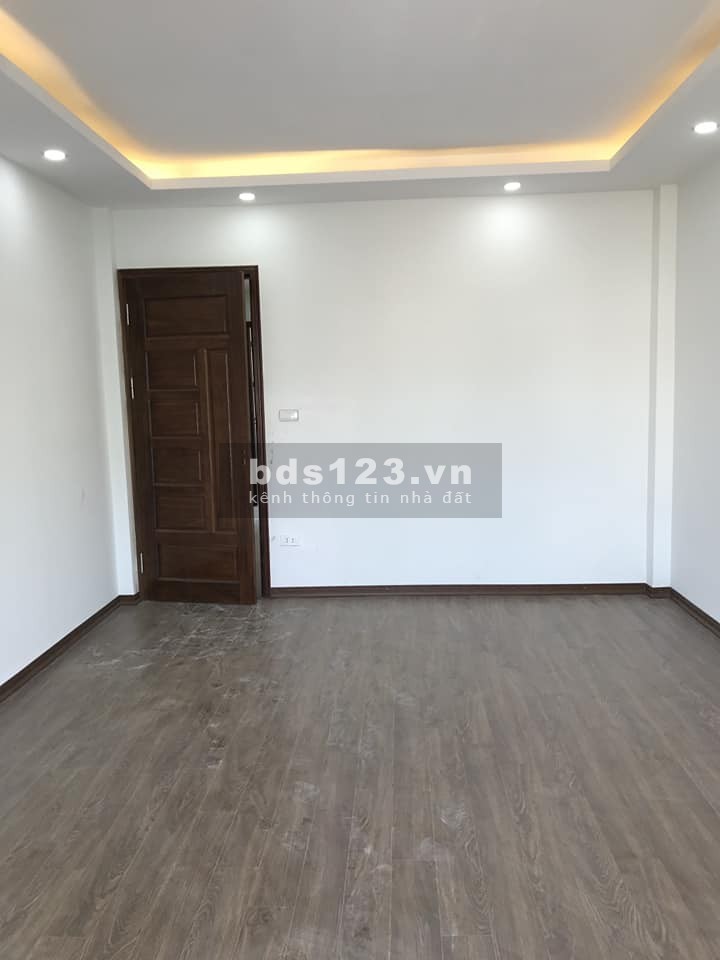 Hoàng Quốc Viết 3 MẶT NGÕ Ô TÔ VÀO NHÀ THANG MÁY KINH DOANH