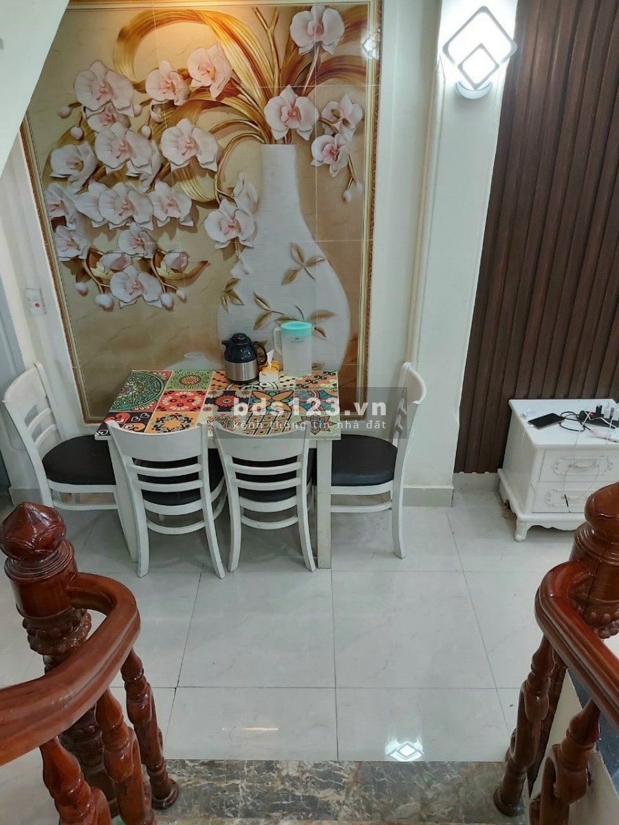 Bán nhà Hoàng Hoa Thám – Ba Đình. Nhà kiên cố. An sinh đỉnh. Mua về ở ngay. Giá 2.9 tỷ