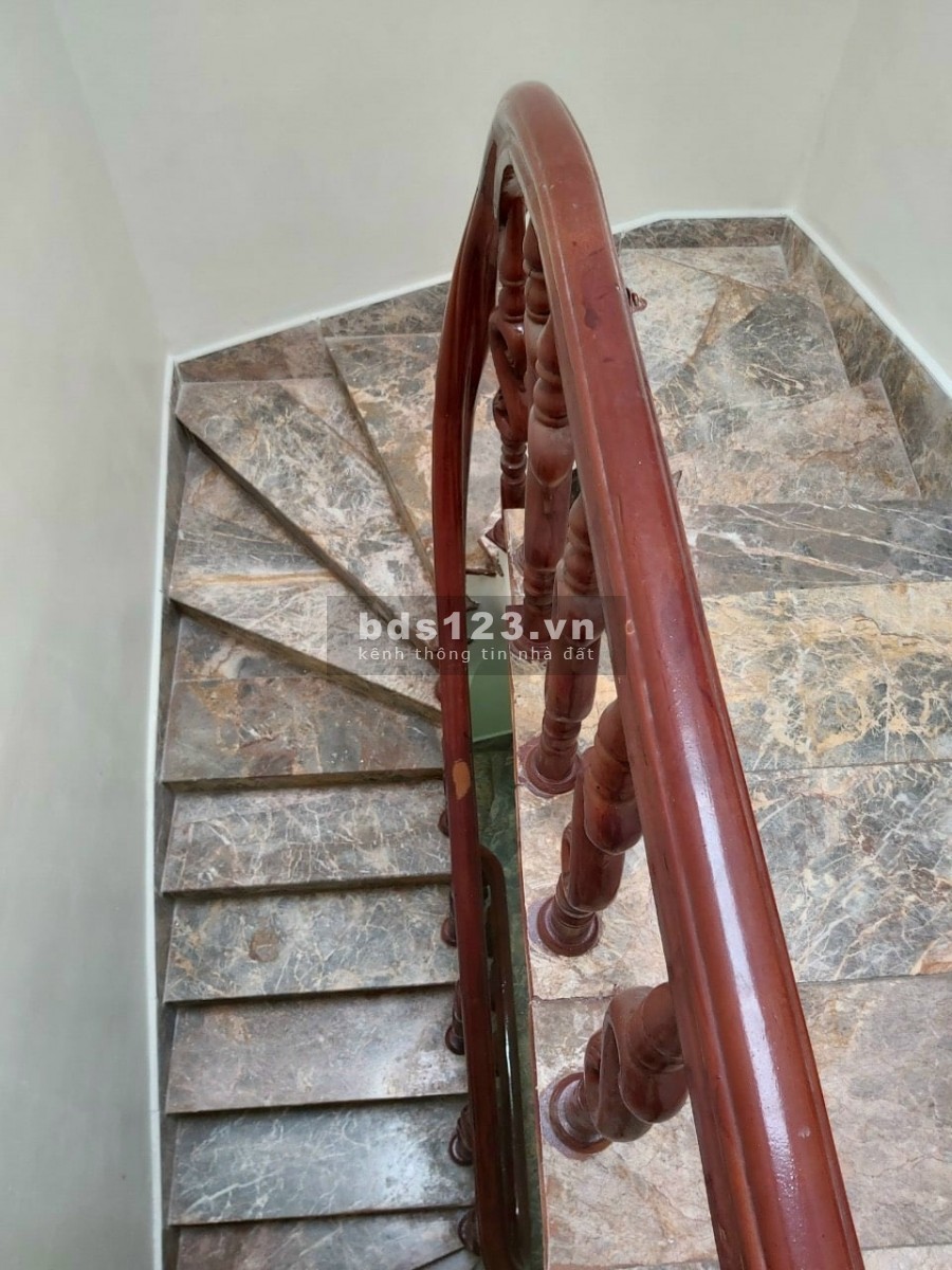 Bán nhà Hoàng Hoa Thám – Ba Đình. Nhà kiên cố. An sinh đỉnh. Mua về ở ngay. Giá 2.9 tỷ