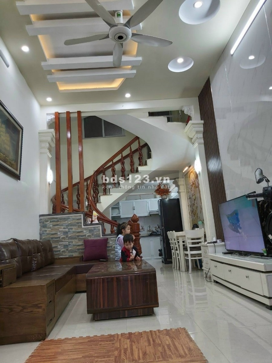Bán nhà Hoàng Hoa Thám – Ba Đình. Nhà kiên cố. An sinh đỉnh. Mua về ở ngay. Giá 2.9 tỷ