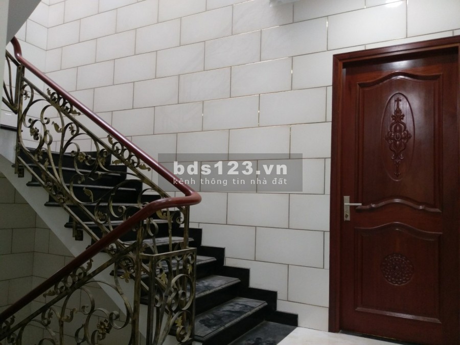 Cho thuê nhà 688/ Lê Đức Thọ, 5x26 1 trệt 1 lững, 3 lầu 7 phòng 8Wc, 30tr