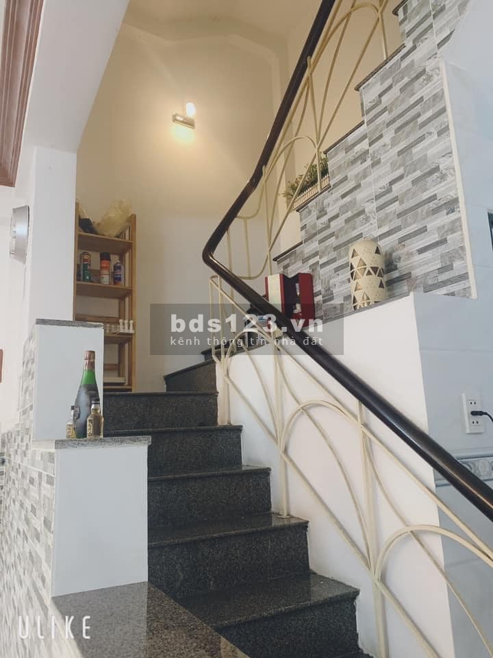 Bán nhà gấp, Lê Đình Thám, Tân Phú 1 trệt, 2 lầu,Dt: 44m2, chỉ 3tỷ1
