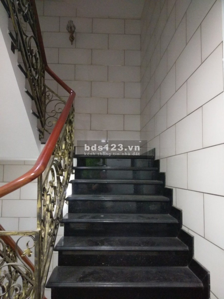 Cho thuê nhà 688/ Lê Đức Thọ, 5x26 1 trệt 1 lững, 3 lầu 7 phòng 8Wc, 30tr