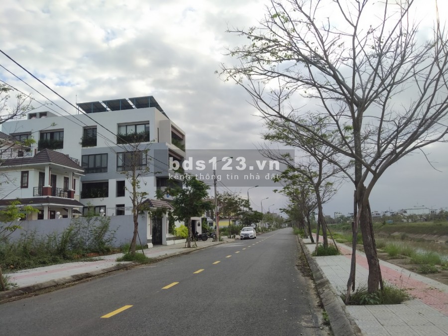 Chính chủ cần bán nhanh 95m2 đất nền ven biển phía nam Đà Nẵng giá rẻ.