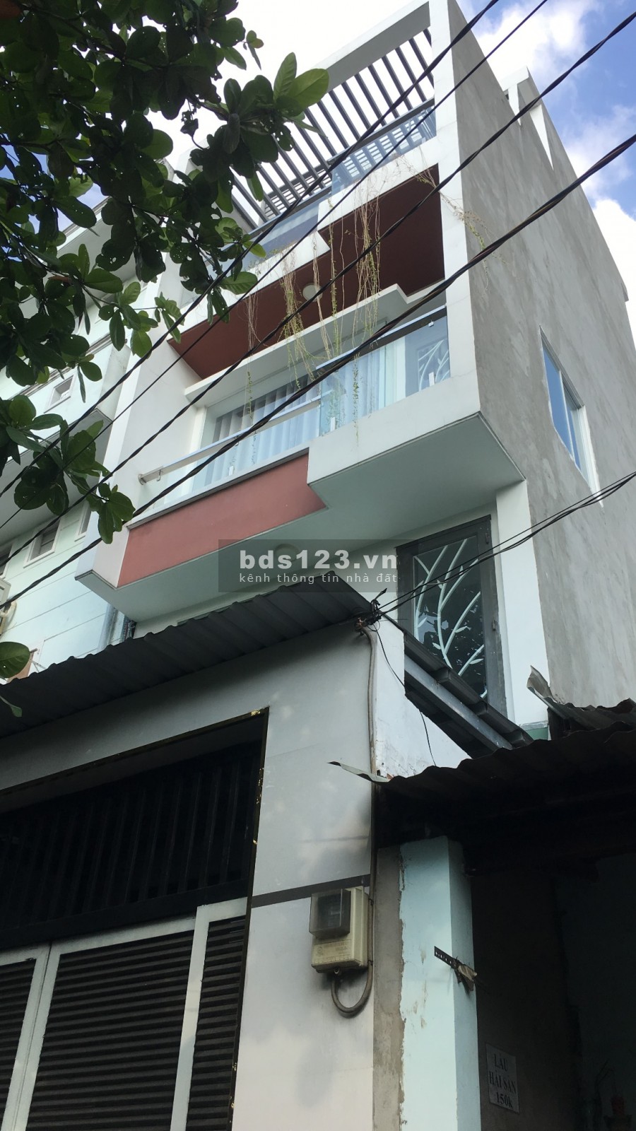 Nhà mới đẹp 4x12.5m 1 lững + 2 lầu + st giá 5.9 tỷ hẻm Tô Hiệu