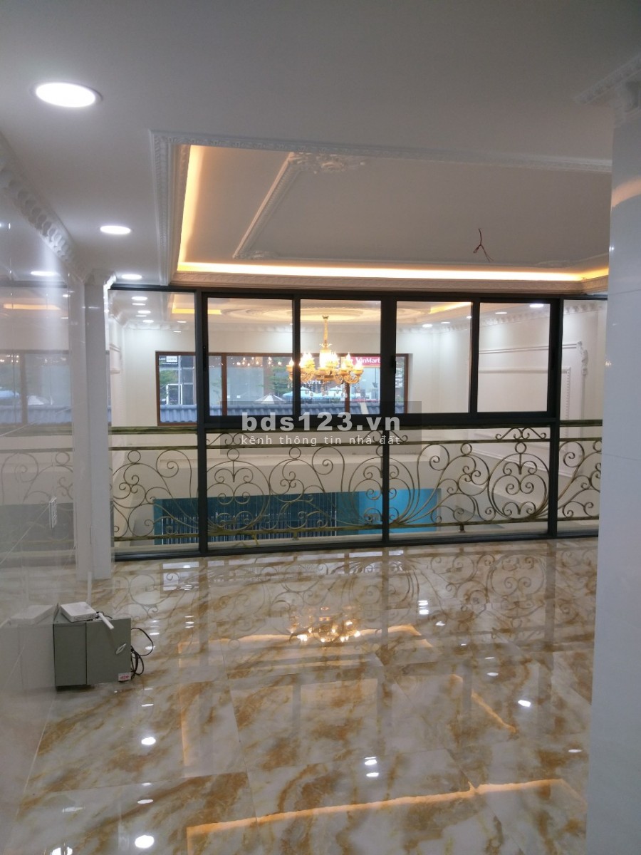 Cho thuê nhà 688/ Lê Đức Thọ, 5x26 1 trệt 1 lững, 3 lầu 7 phòng 8Wc, 30tr