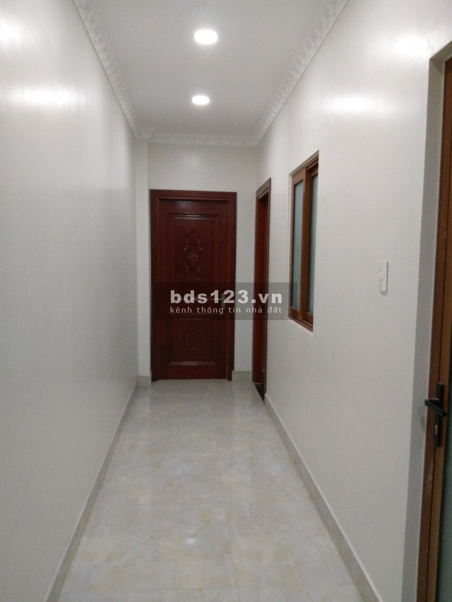Cho thuê nhà 688/ Lê Đức Thọ, 5x26 1 trệt 1 lững, 3 lầu 7 phòng 8Wc, 30tr