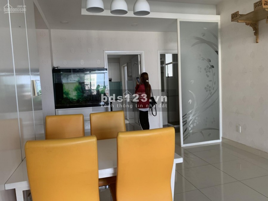 Mình có căn hộ 120m2, 3 PN, cần cho thuê giá 18 triệu/tháng, tầng cao, cc Midtown, có sẵn đồ dùng