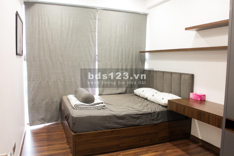Cho thuê căn hộ rộng 120m2, 3 PN, có sẵn đồ dùng, nhà còn mới, cc Midtown Quận 7, giá 33 triệu/tháng