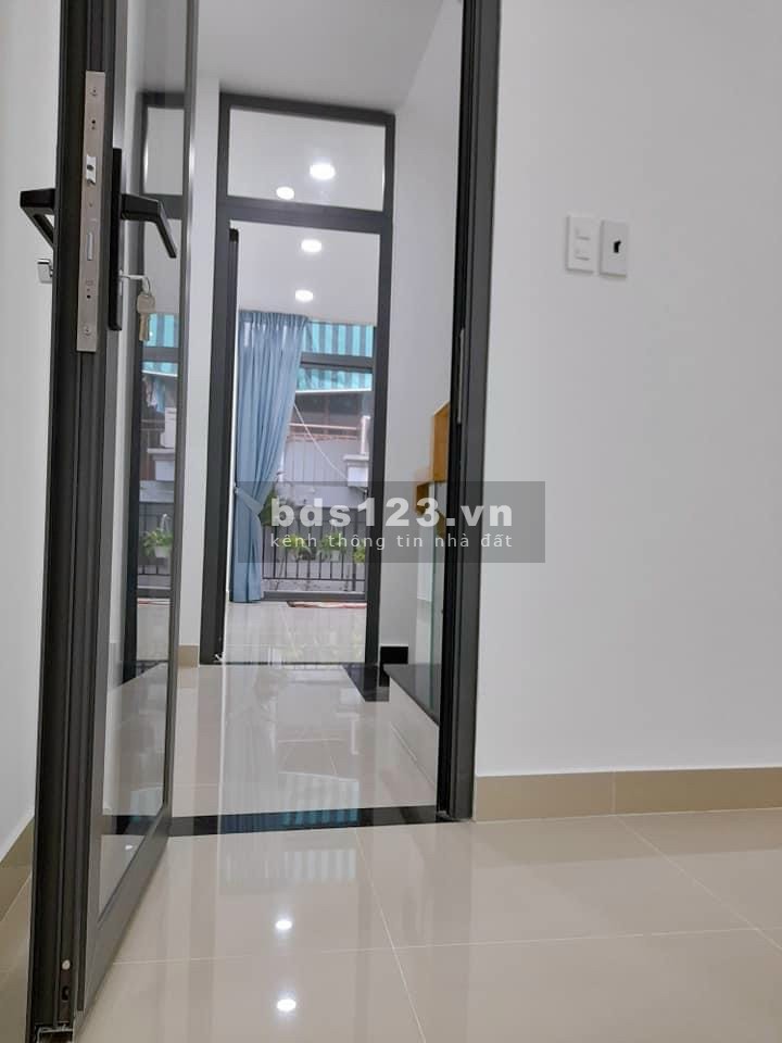 Nhà 4 tầng, cách 1 căn ra mặt tiền Đồng Đen, Bàu Cát. 5,6 tỷ