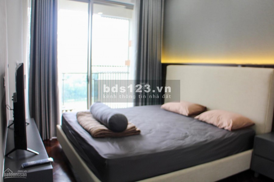 Cho thuê căn hộ rộng 120m2, 3 PN, có sẵn đồ dùng, nhà còn mới, cc Midtown Quận 7, giá 33 triệu/tháng