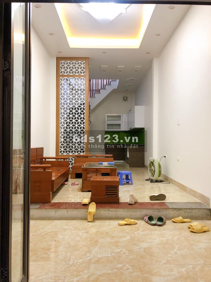 Hiếm. Nhỉnh 2 tỷ có nhà 5 tầng, mt 4.8m phố Xã Đàn, Đống Đa