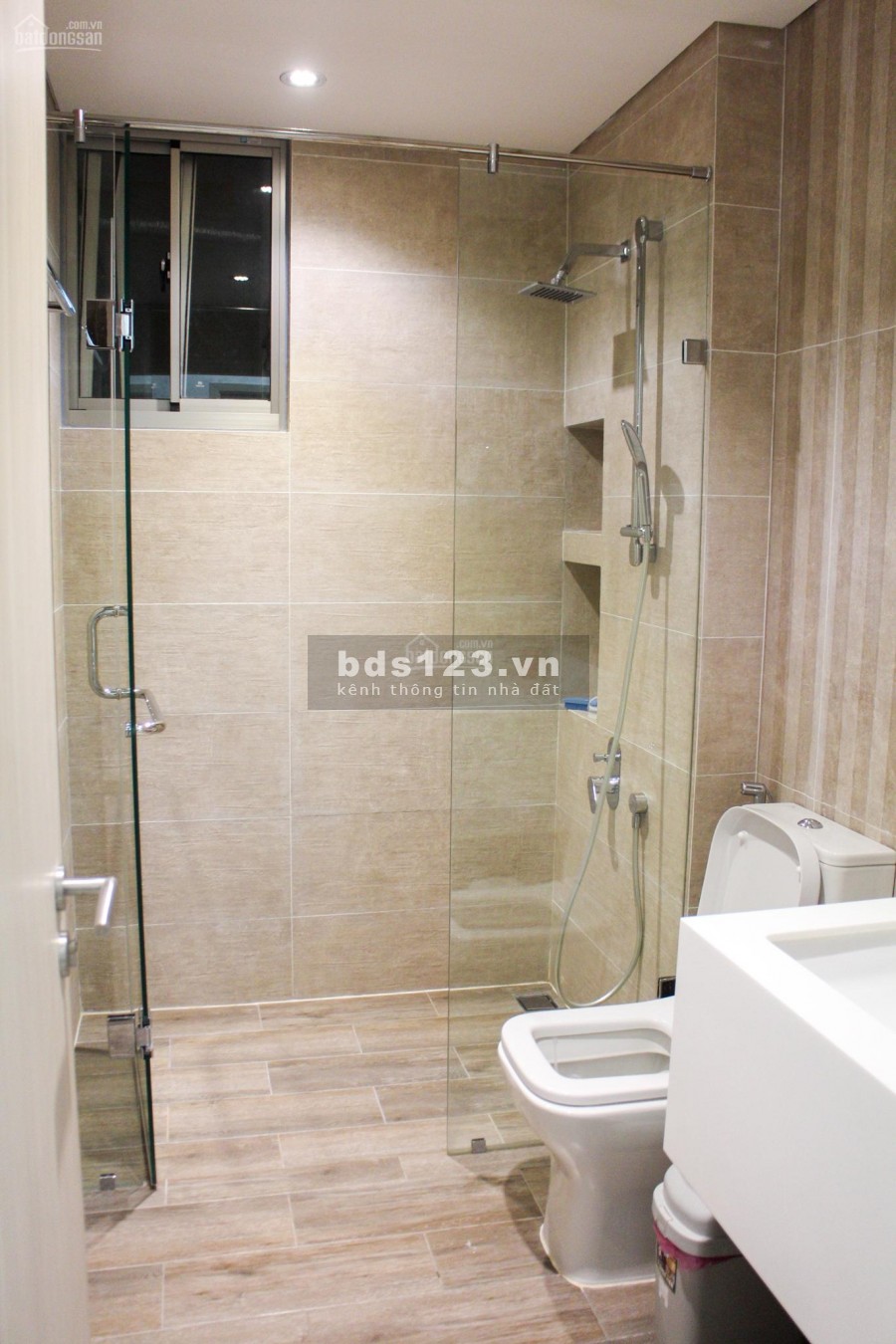 Cho thuê căn hộ rộng 120m2, 3 PN, có sẵn đồ dùng, nhà còn mới, cc Midtown Quận 7, giá 33 triệu/tháng