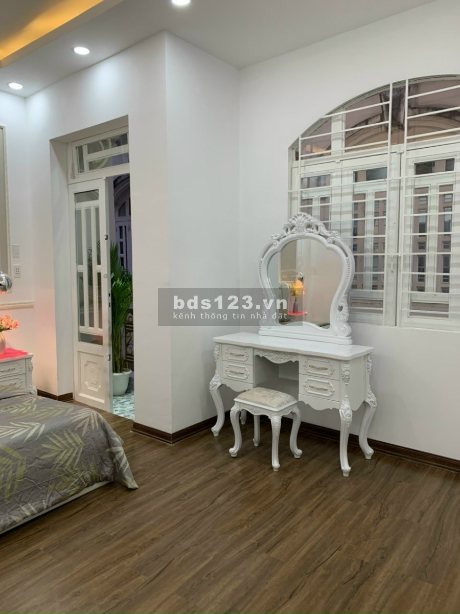 Bán gấp nhà Full nội thất cao cấp hẻm 1422 Huỳnh Tấn Phát, Phú Mỹ Quận 7.Dt:5x10m,trệt 2 lầu 4pn giá chỉ 4.5 tỷ thương lượng