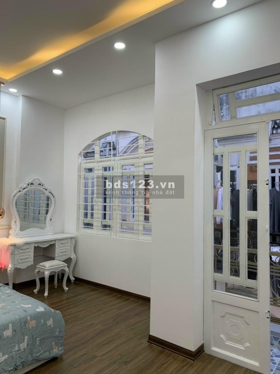 Bán gấp nhà Full nội thất cao cấp hẻm 1422 Huỳnh Tấn Phát, Phú Mỹ Quận 7.Dt:5x10m,trệt 2 lầu 4pn giá chỉ 4.5 tỷ thương lượng