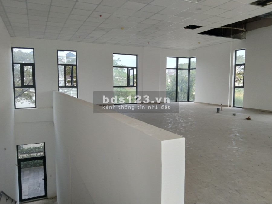 Bán TMDV A.03.02, 171m2. Chỉ 6 tỷ, thanh toán 30%. Nhận 80 triệu + 2 năm phí quản lý