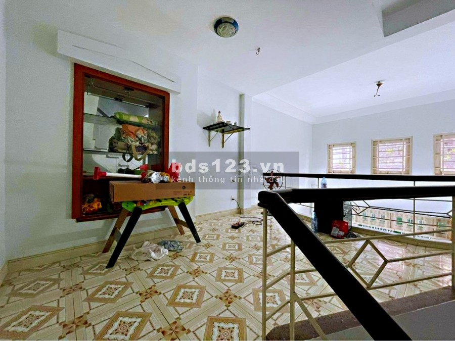 Cho thuê nhà 1 trệt 1 lửng 2 lầu, hẻm thông xe tải Đào Duy Anh, phường 9, quận Phú Nhuận. 15 triệu/tháng