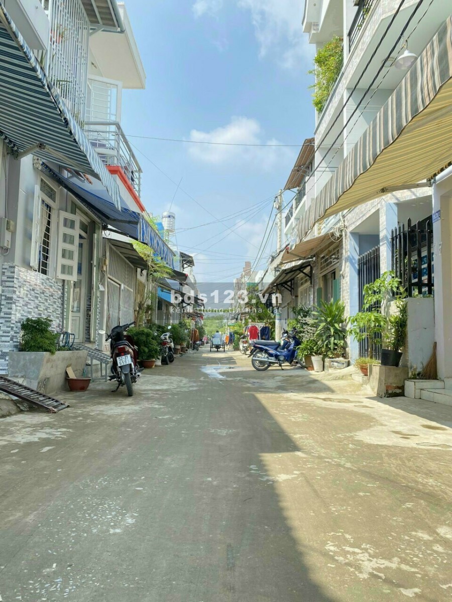 Bán nhà 2 tầng trước nhà 6m, dt 60m2, Huỳnh Tấn Phát, TT Nhà Bè