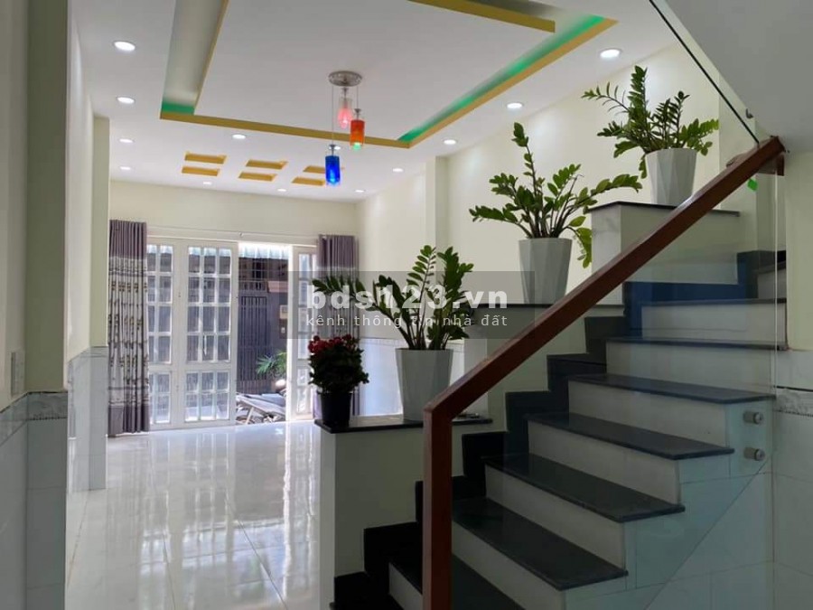 Nhà gần chợ Hưng Long, Bình Chánh. Sổ hồng riêng