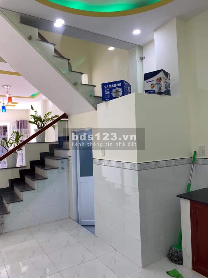 Nhà gần chợ Hưng Long, Bình Chánh. Sổ hồng riêng