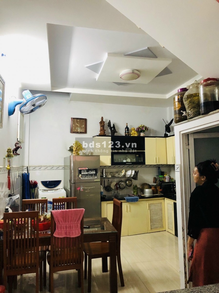 Bán nhà 2 lầu Phan Văn Trị Gò Vấp giá chỉ 3.2 tỷ. HXH, DT(4.2 x 10).