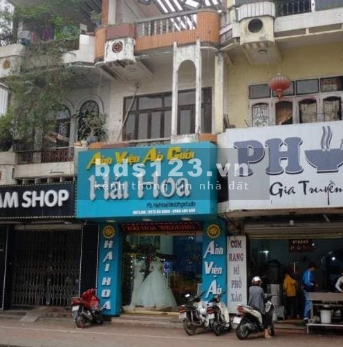 Bán nhà 2 tầng cũ MP Đội Cấn ô tô 2 chiều 41m2 giá 10,8 tỷ. LH 0912442669