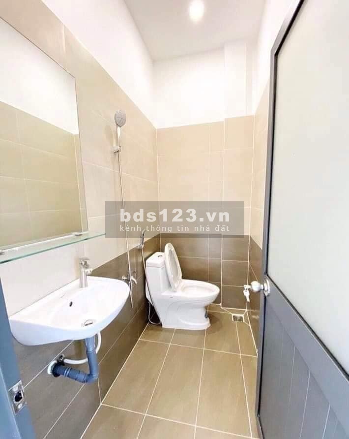 Cần ra gấp 1 căn nhà 40m2 gần chợ Bình Thành Giá yêu thương chỉ có 1 tỷ 980 triệu.