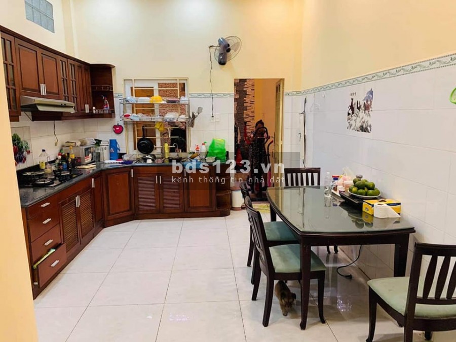 Bán nhà 493/ CMT8 quận 10 DT 43m2 sổ vuông giá 4 tỷ 7