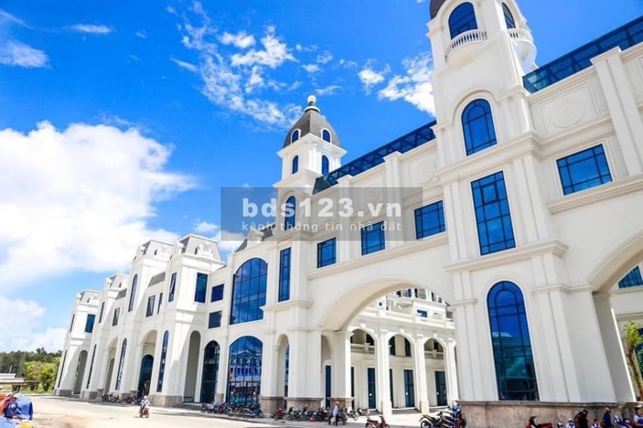 TT 3,5 tỷ để sở hữu Shophouse 5 tầng tại Grand World Phú Quốc, cam kết thuê 500 triệu/ năm