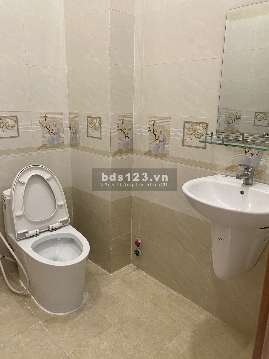Nhà mới đẹp 100% DT 4.05 x 21m, 3 lầu + sân thượng, giá 7.8 tỷ hẻm xe hơi Tân Sơn Nhì