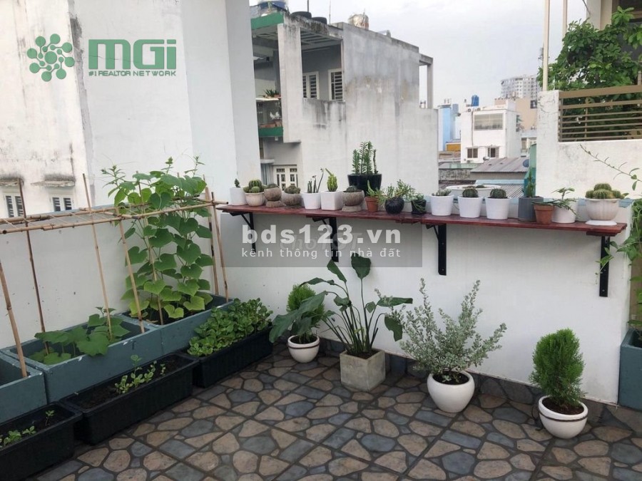 Nhà Riêng HXH 3 tầng đã có SHR DT 31M2
