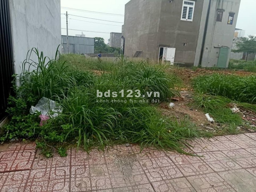 Kẹt tiền cần bán lô đất mặt tiền kinh doanh