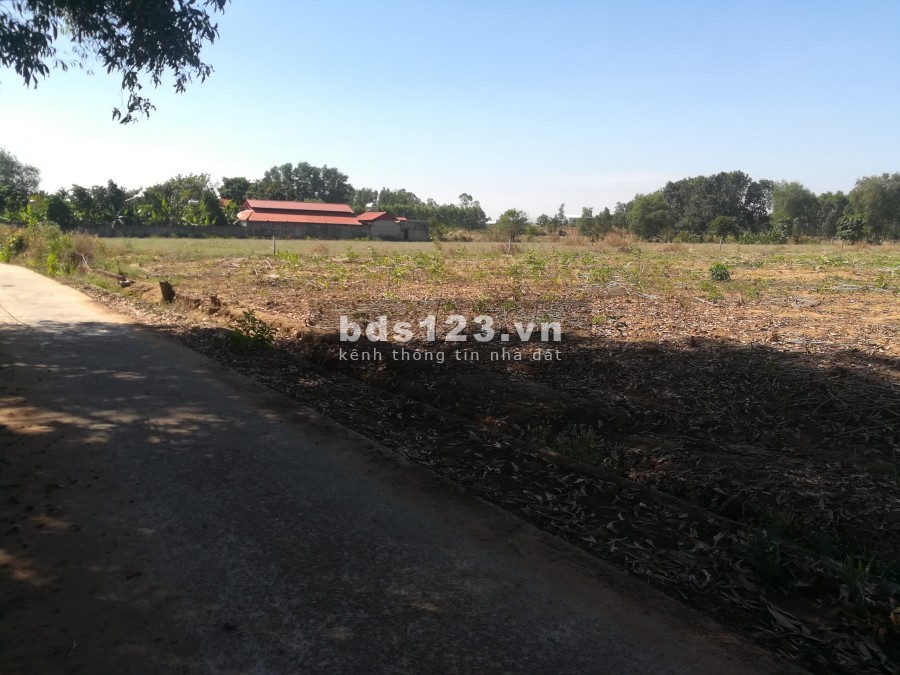 Chính chủ cần bán lô đất ngay MT Bàu Cạn, cách sân bay Long Thành 2,5km. LH 0393 760 544