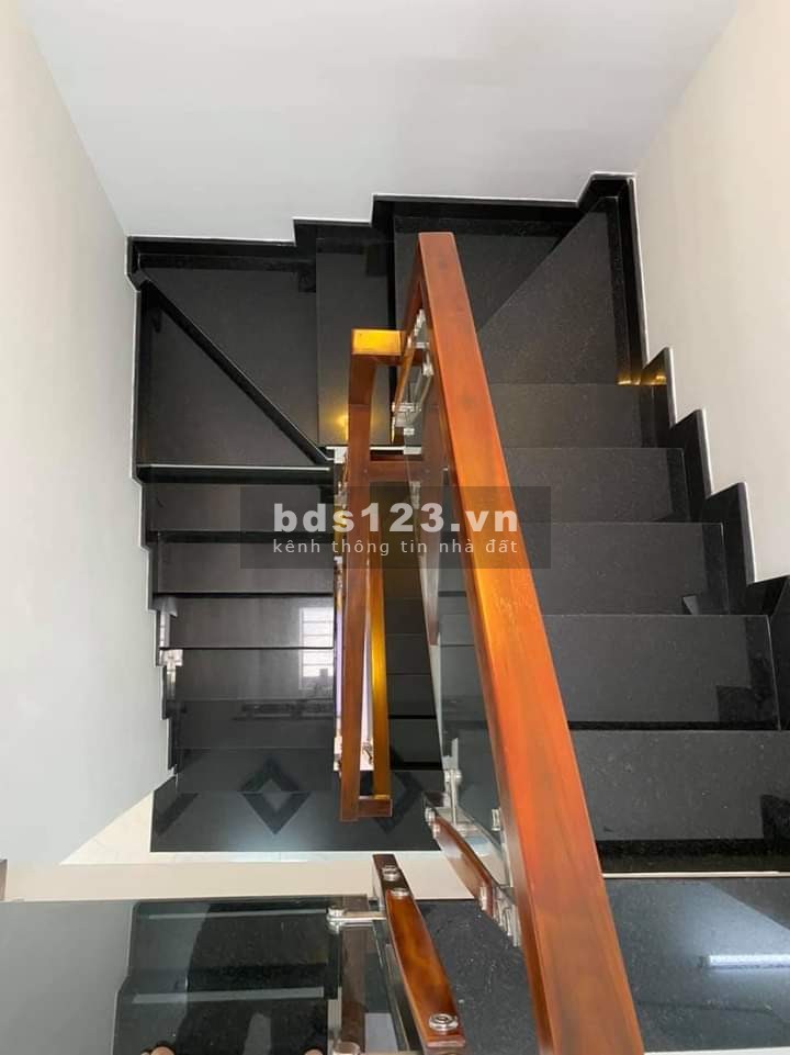Kẹt vốn cấn bán căn nhà 41m2 Liên Khu 4 5 giá 1 tỷ 980 triệu.