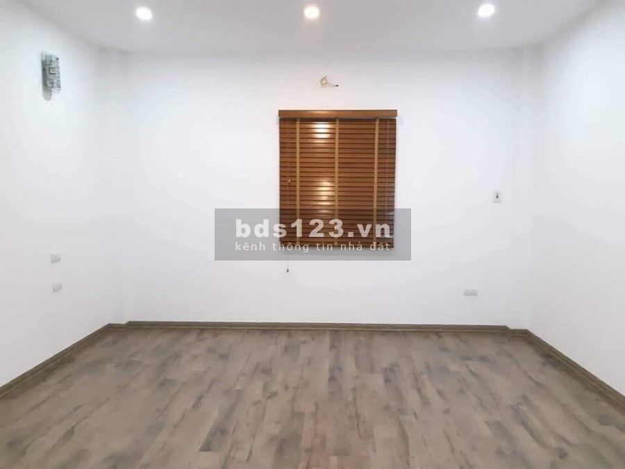 nhà cuối đường Trịnh Văn Bô,Phương Canh giá 1,85tỷ 4 Tầng 3 ngủ ô tô gần
