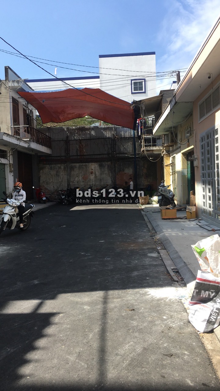 Nhà mới 4x16m 3 tầng giá 8 tỷ hẻm 8m Thoại Ngọc Hầu( kế UBND quận)