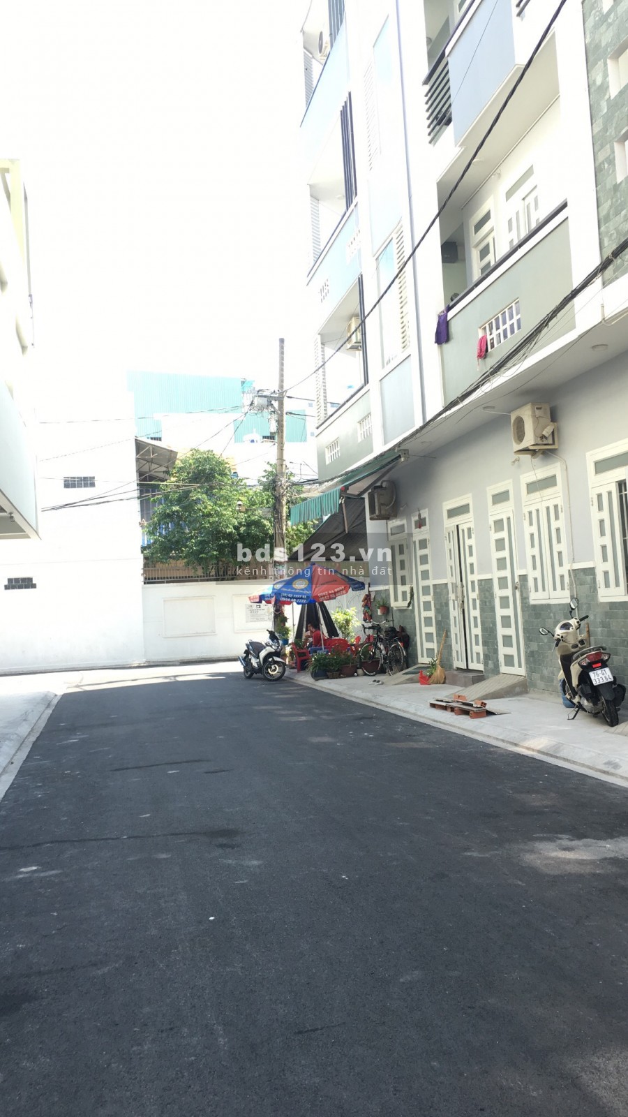 Nhà mới 4x16m 3 tầng giá 8 tỷ hẻm 8m Thoại Ngọc Hầu( kế UBND quận)