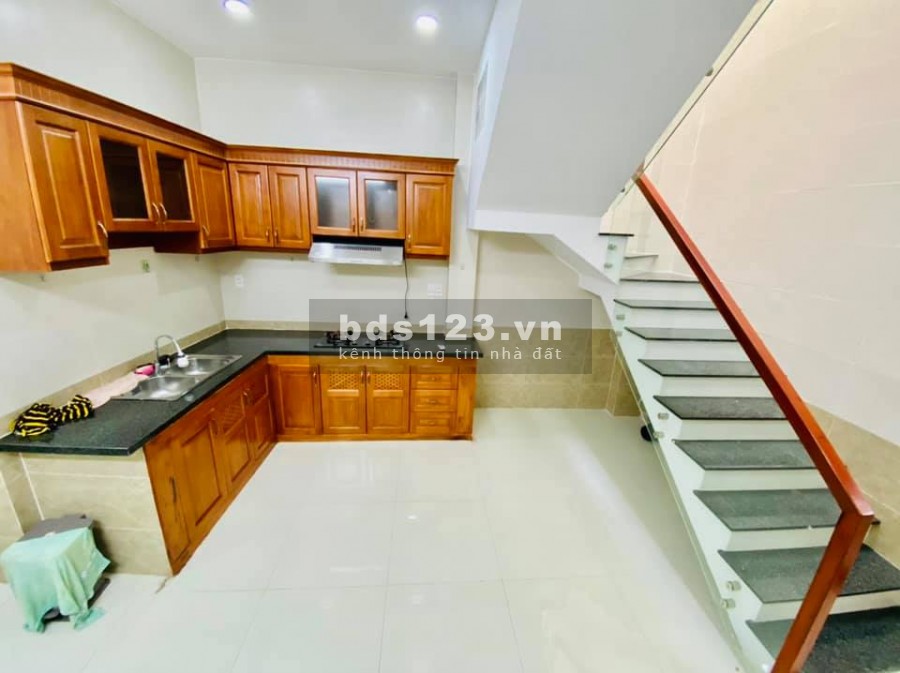 Bán nhà đường Hoà Hưng, DT: 41m2, 3 tầng, Giá 4 tỷ 950.